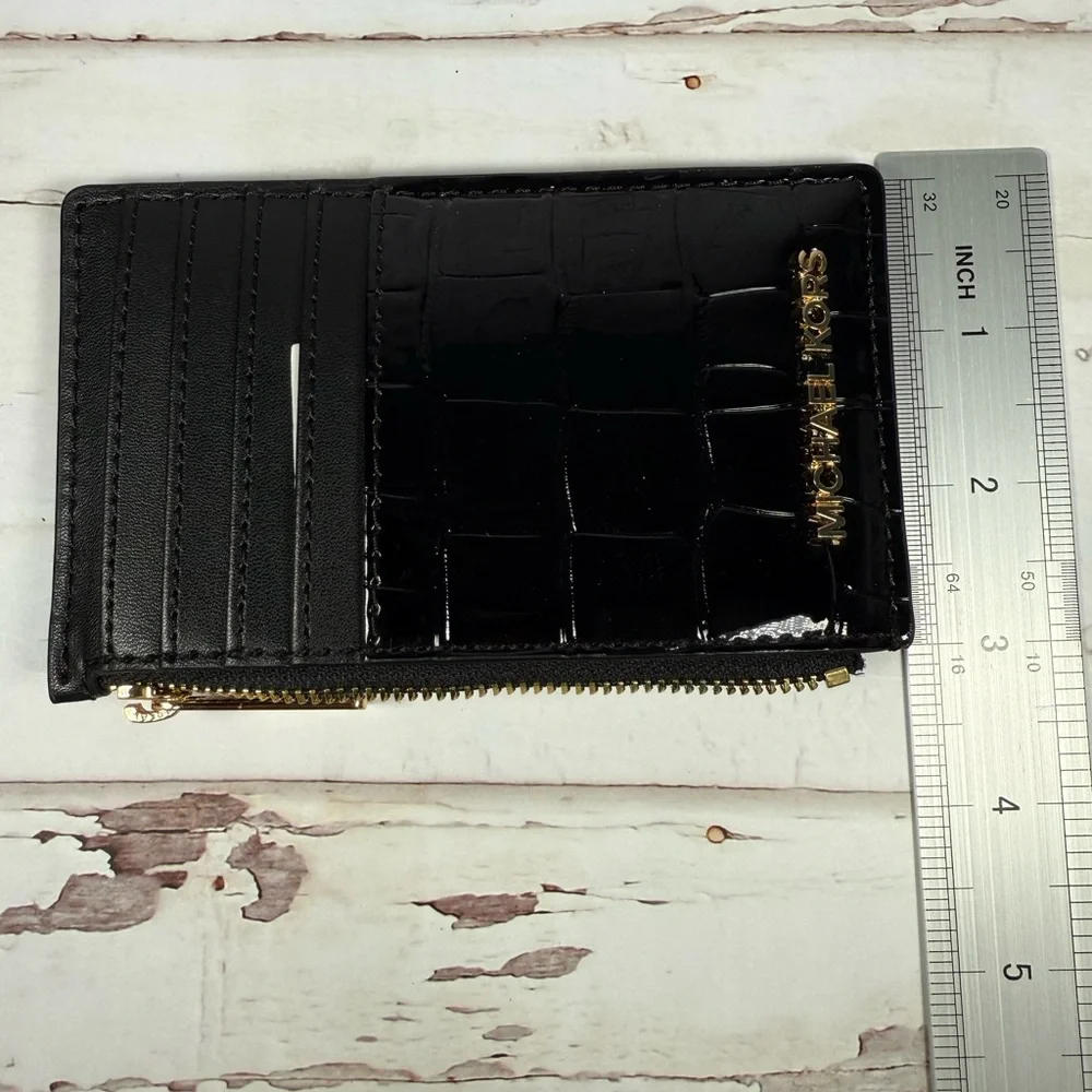 NWT Michael Kors jet set travel medium card case.